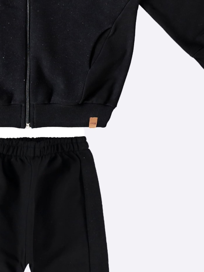 image_a40e1d3b-71db-4391-8bf5-af74ffd575a2